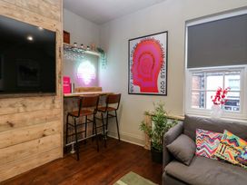 A living room with a bar and couches at Chalet 86 in Tynemouth