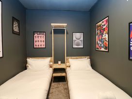 A bedroom with two single beds and wall art at Chalet 86 Tynemouth