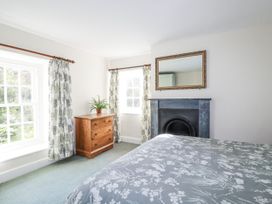 A bedroom with a plant and a chest of drawers at Tresarrett Manor in Bodmin