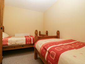 A bedroom with two beds at Orchard Cottage Corse near Gloucester