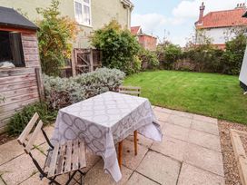 A garden with a table and chairs in the outdoor area at 52 Lee Road Aldeburgh