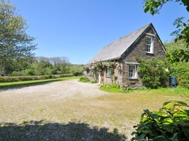 A house with a garden and driveway at Copper Mine Cottage, Trelill near Port Isaac