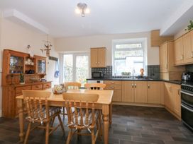 A kitchen with a dining table and chairs at 3 Bay View Terrace in Llandegfan
