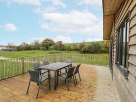 An outdoor seating area with a table and chairs at Willow Lodge in Admaston near Abbots Bromley
