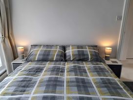 A bedroom with a bed and bedside lamps at Fisherman's Cottage