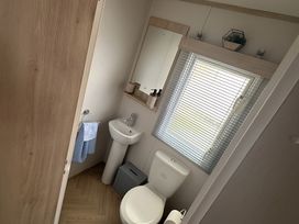 A bathroom with a sink and a toilet at Pine 48