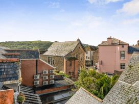 A view of buildings and rooftops at Lil Nauti in Fowey