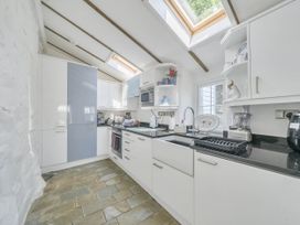 A kitchen with appliances and cabinets at Bwthyn Nain in Harlech