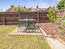 A garden with a table and chairs at 140 Finchley Road in Ipswich