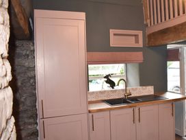 A kitchen with cabinets and a sink at Ty Llaeth in Carmarthen