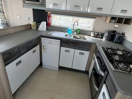 Lighthouse Lodge - Lincolnshire - 1191025 - thumbnail photo 10