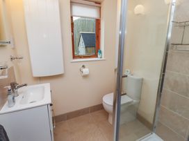A bathroom with a sink, shower, and toilet at Sunny Brae in Alnwick