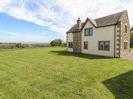 A house with a large lawn at Thimble Hill near Armathwaite