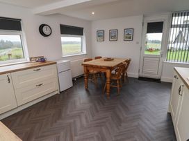 A dining room with a table and chairs at 1 Sunnybrae in Alnwick