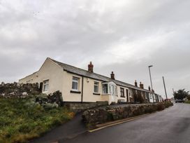 A row of houses along a street at 1 Sunnybrae in Alnwick