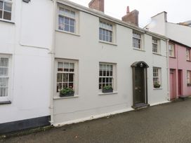 A house with a door and windows on a street at The Music Box in Beaumaris