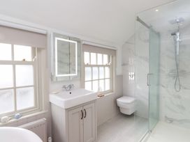 A bathroom featuring a sink, shower, and toilet at The Music Box in Beaumaris