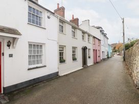 A street with colorful houses at The Music Box in Beaumaris