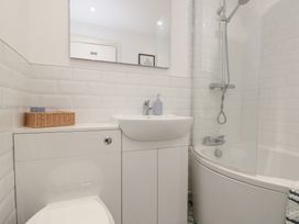 A bathroom with toilet, sink, shower and bathtub at The Nest 