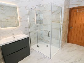 A bathroom featuring a shower and sink at Ty-Gan Dderwen in Llanelli