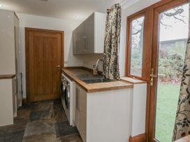 A laundry room with a washer and sink at Ty-Gan Dderwen in Llangennech