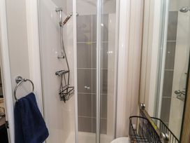 A shower with towel rack and basket at Offspray Court 1 Scratby