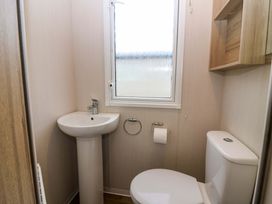 A bathroom with a sink and toilet at Caravan number 77