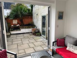 A seating area looking out to a garden at Seahorse Cottage Weymouth