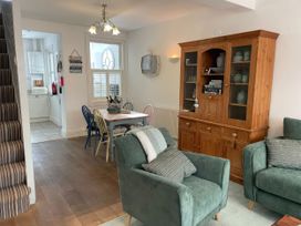 A dining room with a table and chairs at Seahorse Cottage in Weymouth