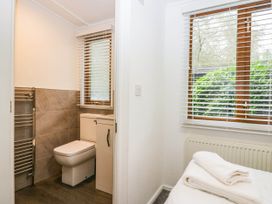 A bathroom with a toilet and washbasin at Terabitha Lodge Troutbeck