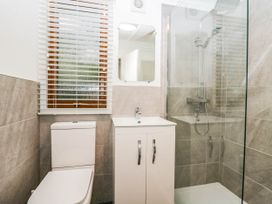 A bathroom with a shower and vanity at Terabitha Lodge in Troutbeck