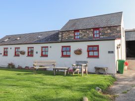 A house with benches and planters at Ty Cariad in Newport