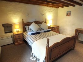 A bedroom with a bed and bedside tables at Ty Cariad in Newport