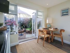 A dining room with a table and chairs at The Summerhouse in Llandudno
