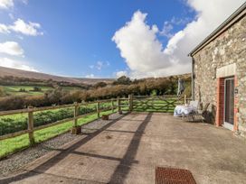 An outdoor area with a table and chairs at Swallow Cottage in Bullhornstone near South Brent