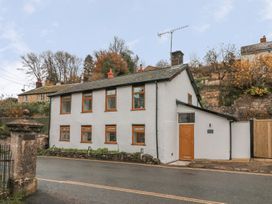 A house with windows and a door at The Old Workshop in 
