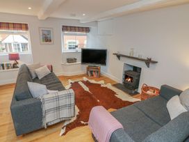 A living room with sofas and a television at The Old Workshop in 
