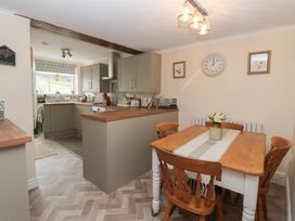 A kitchen with a dining area at Daffodil Cottage in York