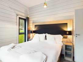 A bedroom with a bed and bedside table at Leyburn