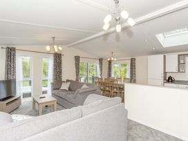 Ravenstone - North Yorkshire (incl. Whitby) - 1191468 - thumbnail photo 6