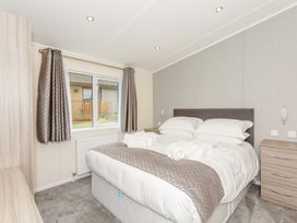 Ravenstone - North Yorkshire (incl. Whitby) - 1191468 - thumbnail photo 9