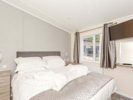 Ravenstone - North Yorkshire (incl. Whitby) - 1191468 - thumbnail photo 10