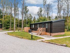 A cabin exterior with steps and gravel path at Anderby Spa (Pet) Louth