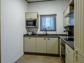 A kitchen with cabinets and appliances at Anderby Spa (Pet) Louth