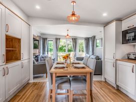 A kitchen with a dining table and chairs at Caistor Spa in Louth
