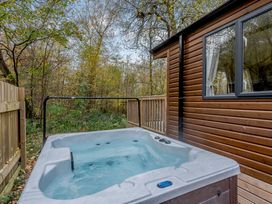 A hot tub on a wooden deck at Alford Spa (Pet) in Louth