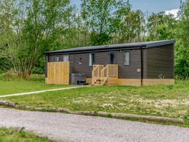 A cabin with steps and a deck in front at Horncastle Spa (Pet) in Louth