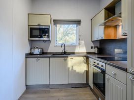 A kitchen with a sink and microwave at Horncastle Spa (Pet) in Louth