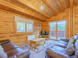 A living room with sofas and a coffee table at Cedar Lodge (Pet) Louth