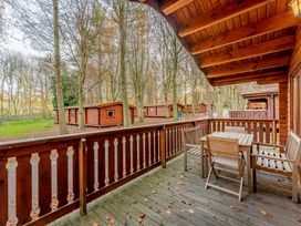 An outdoor area with a table and chairs at Cedar Lodge (Pet) in Louth